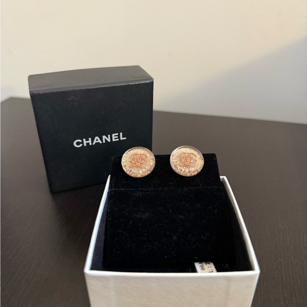 Chanel Gold CC Earrings - Picture 3 of 10